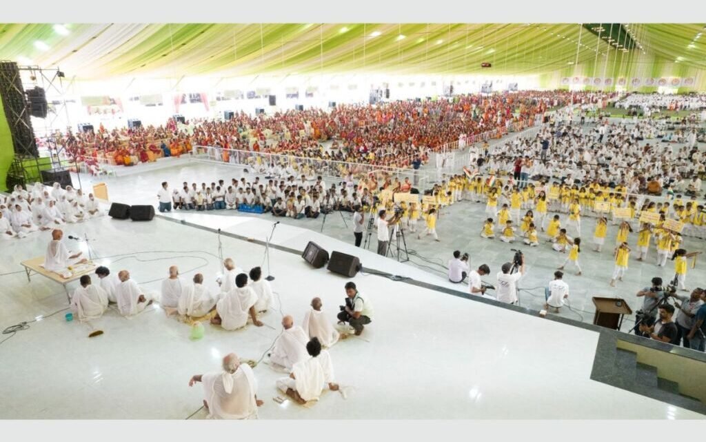 Acharya Shri Mahashraman arrives in Surat’s Vesu with a phenomenal “Anuvrat Yatra” Acharya Shri Mahashraman arrives in Surat’s Vesu with a phenomenal “Anuvrat Yatra”