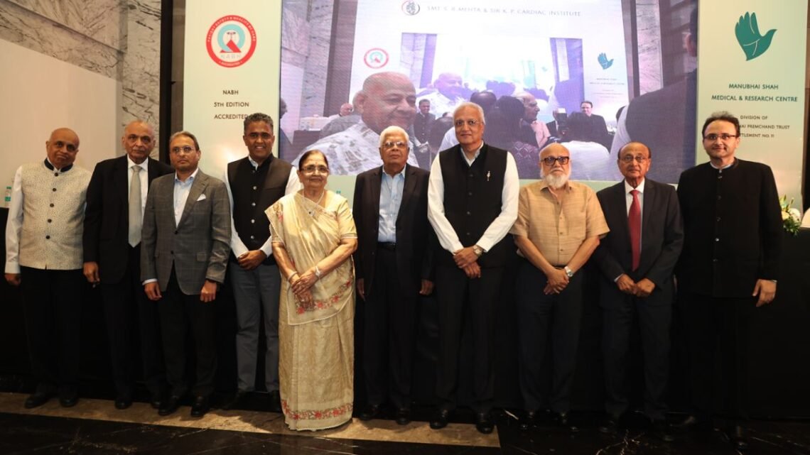 Smt S R Mehta and Sir K P Cardiac Institute (Kikabhai Hospital) celebrated Silver Jubilee with felicitation of 15 Doctors and Distinguished Persons