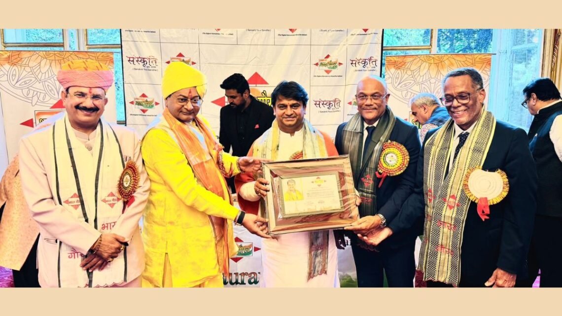 HH Shri Rajrajeshwar Guruji Receives Bharat Gaurav Award in Paris, France