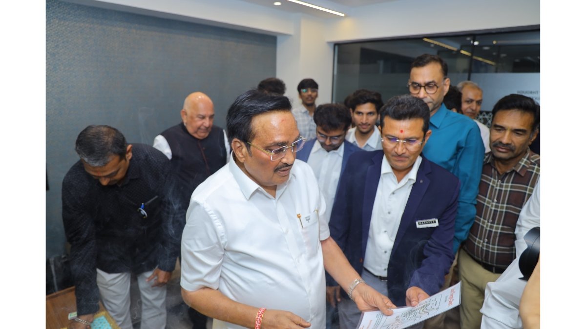 C.R. Patil Launches DASATVA –  Smart Colon Hydrotherapy in Surat