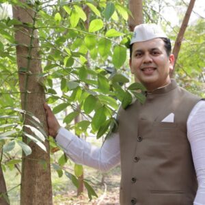 Greenman Viral Desai’s ‘Shahid Smriti Van’ Gains National Acclaim at IIT Bombay for Combating Industrial Pollution