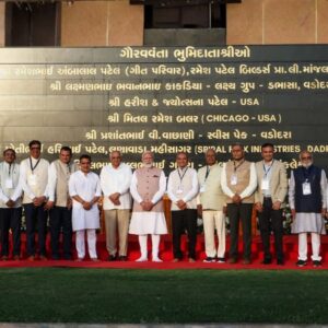 PM Narendra Modi Inaugurates Sardardham in Vadodara, Meets Trustees Including Dr. Parul Patel